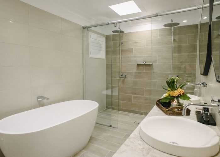 lodge-suite-bathroom_wide