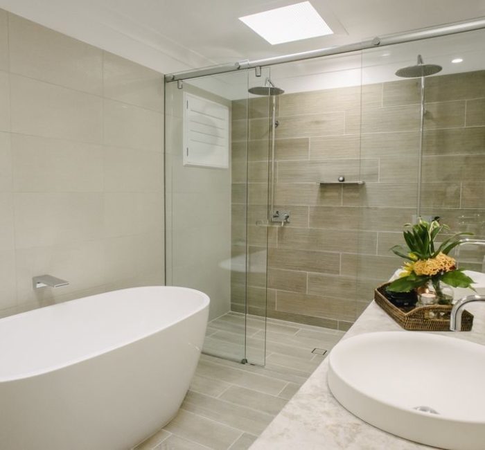 lodge-suite-bathroom_wide